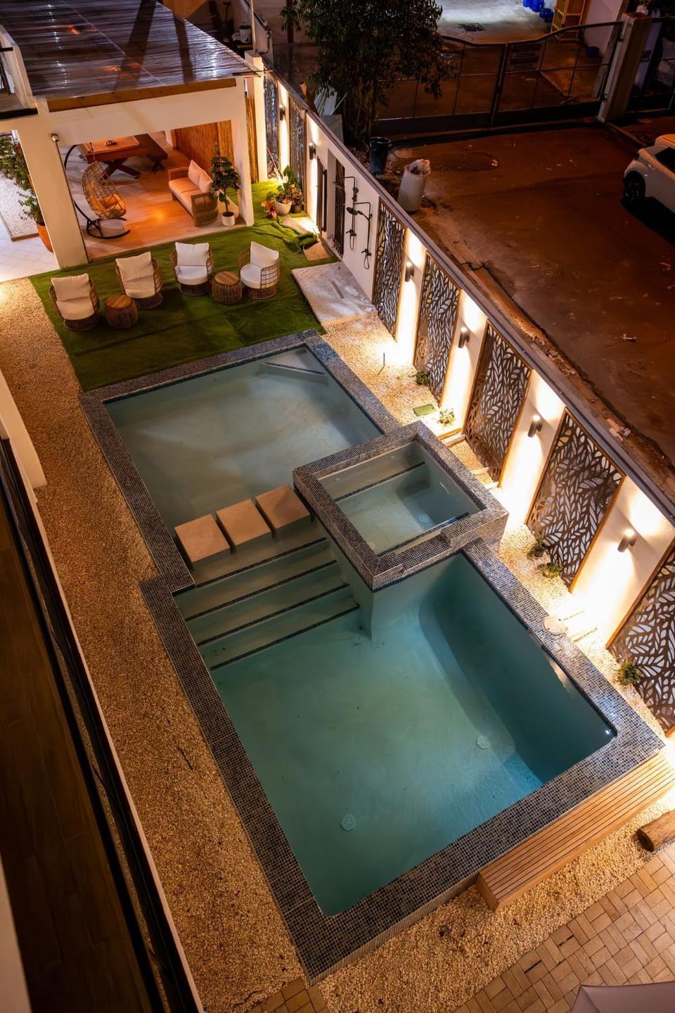 Swimming pool