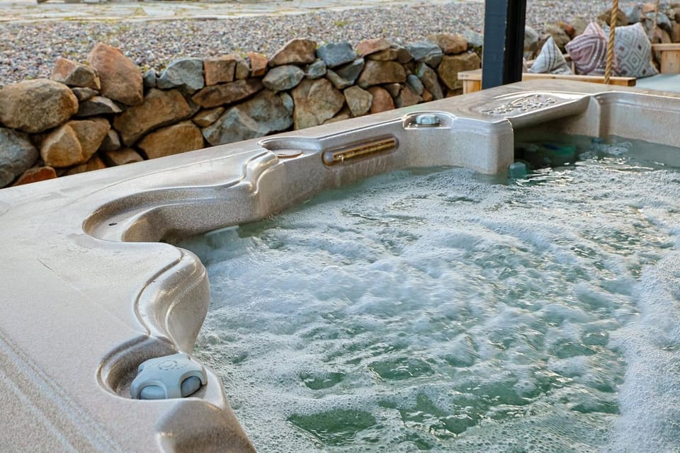Hot Tub, Swimming pool
