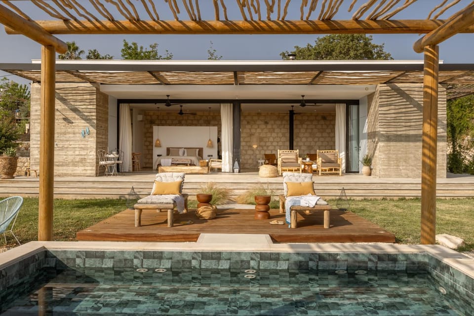 Property building, Garden, Hot Tub, Swimming pool
