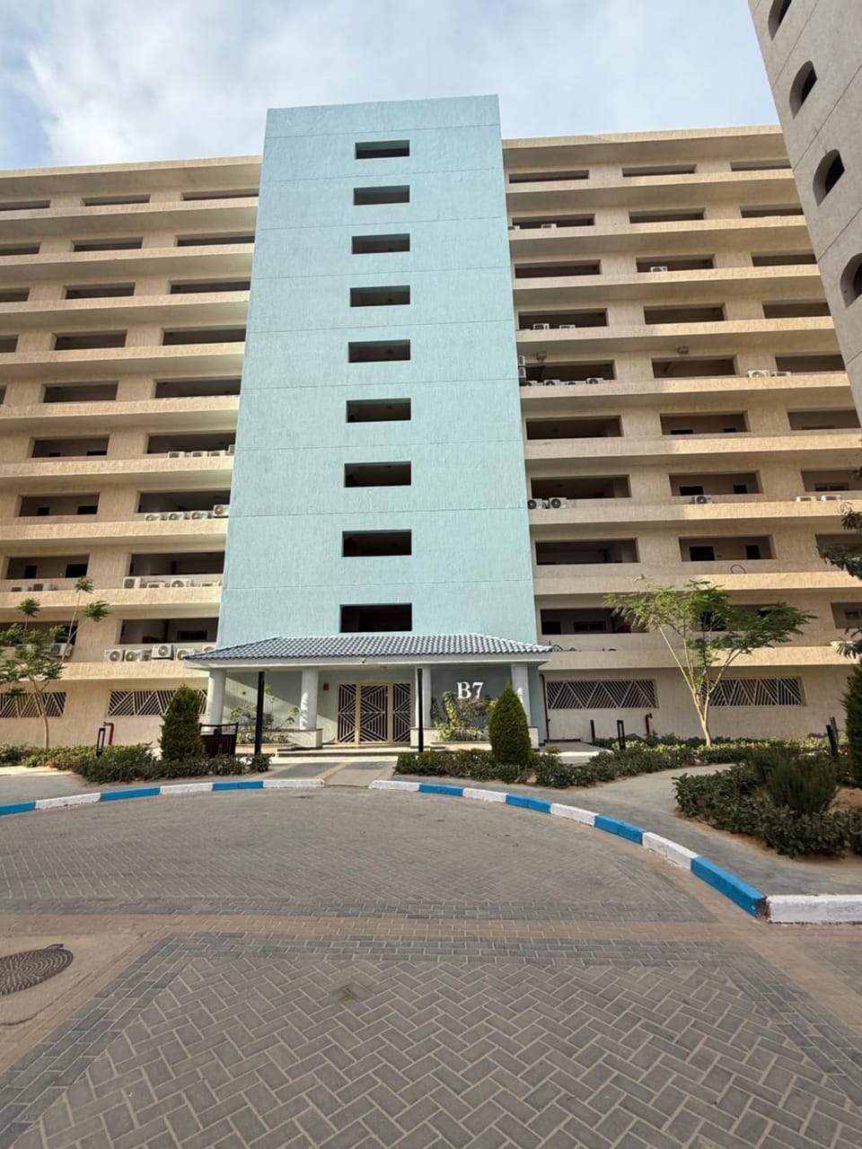 Property building, Day