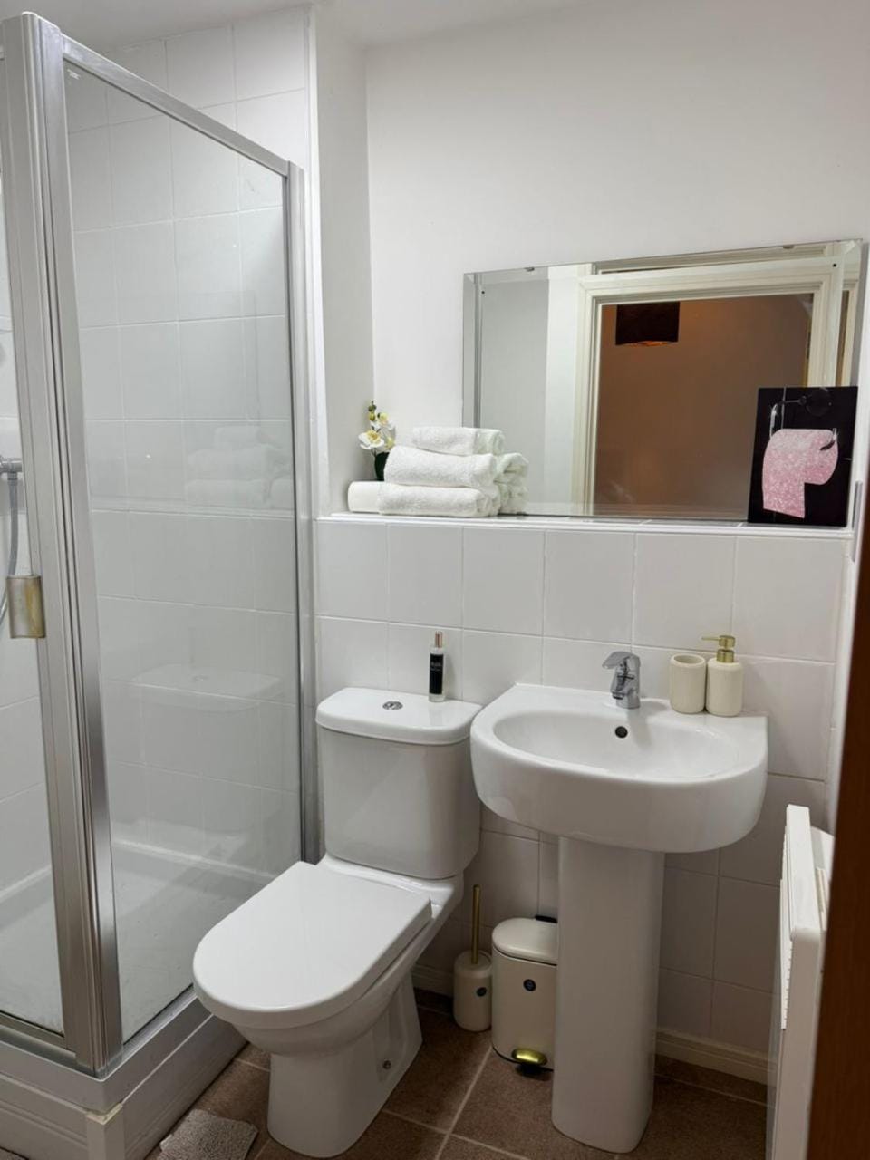 Shower, Toilet, Bathroom, towels