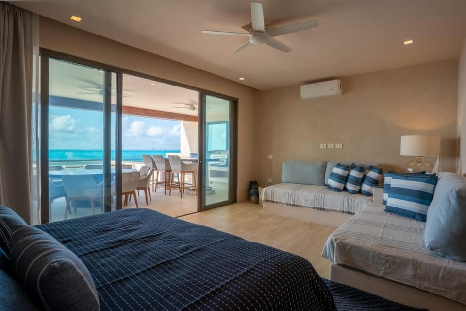 Private Rooftop Honeymoon Suite w/ Private Jacuzzi Apartment in Isla Mujeres