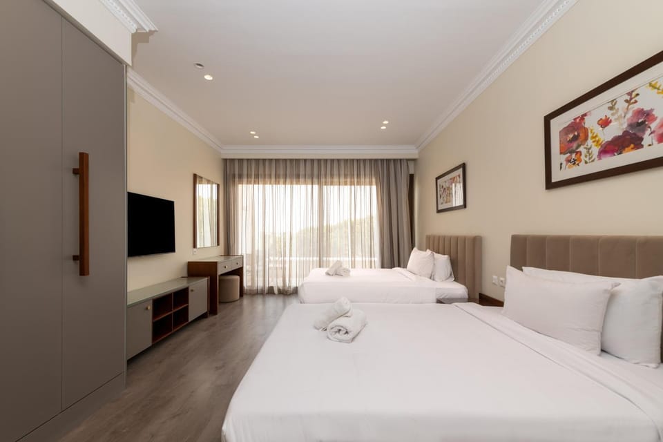 Bed, TV and multimedia, Photo of the whole room, Bedroom