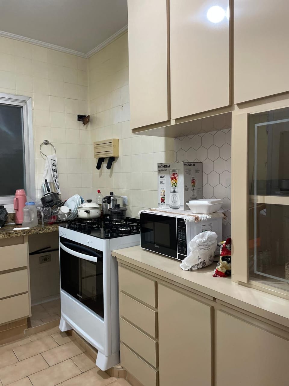 Kitchen or kitchenette, Kitchen or kitchenette, Communal kitchen, oven, stove