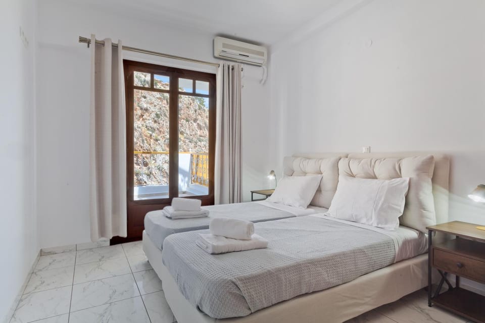 Bedroom, air conditioner