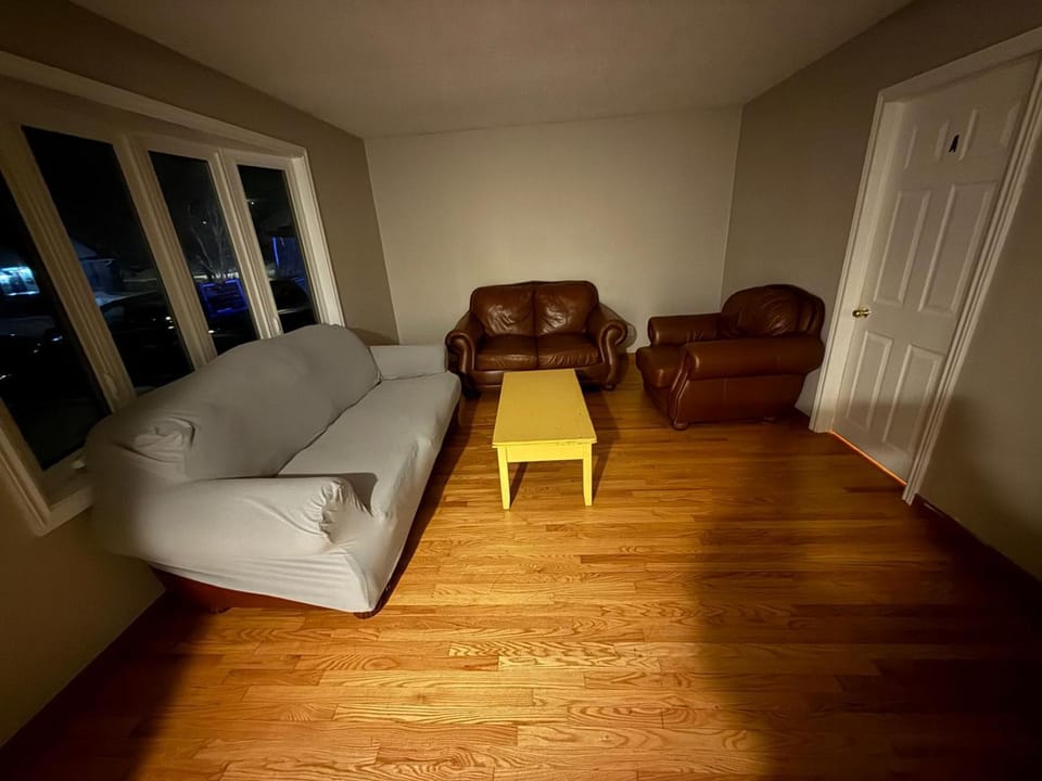 Budget Stay In Heart of Waterloo-Free Wifi-Parking Vacation rental in Waterloo