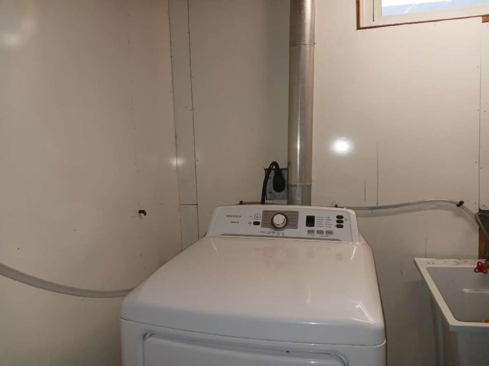 Budget Stay In Heart of Waterloo-Free Wifi-Parking Vacation rental in Waterloo