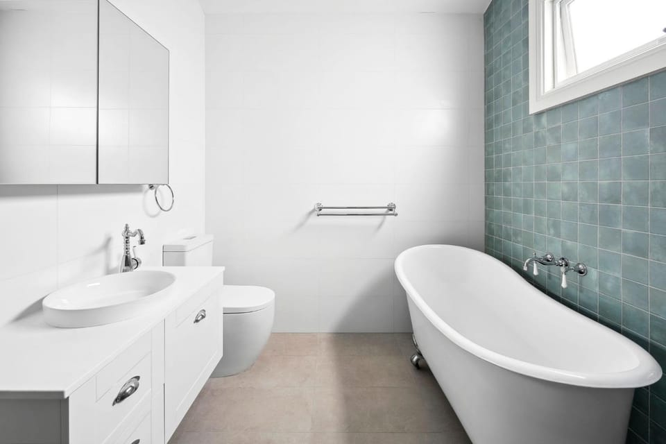 Shower, Toilet, Bathroom, Bath