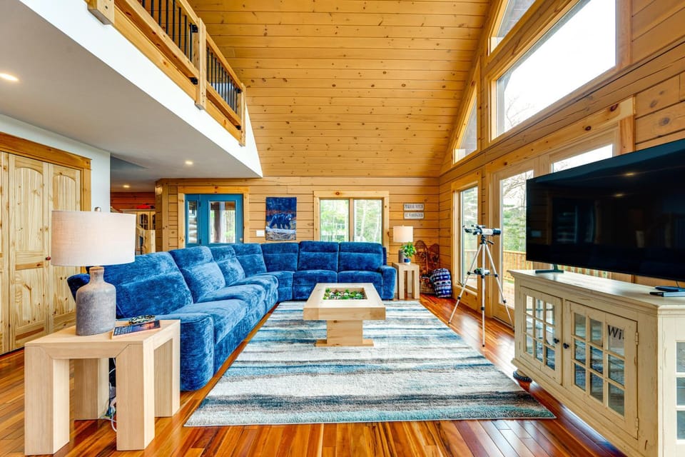 Mtn-View Deck: Scenic Conway Log Cabin! Cabin in Madison