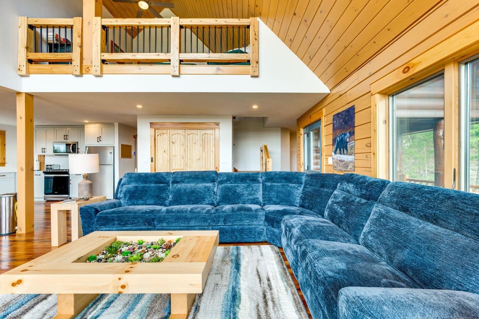 Mtn-View Deck: Scenic Conway Log Cabin! Cabin in Madison