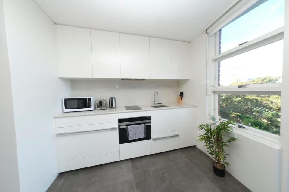 Spectacular Harbour Bridge Views from Lavender Bay Apartment in Sydney