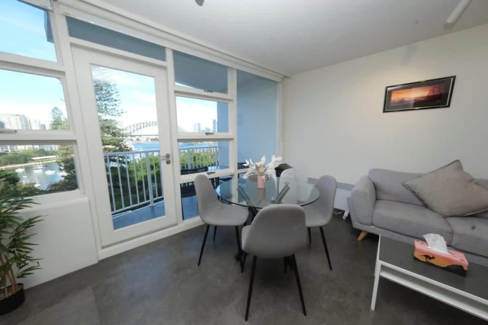 Spectacular Harbour Bridge Views from Lavender Bay Apartment in Sydney
