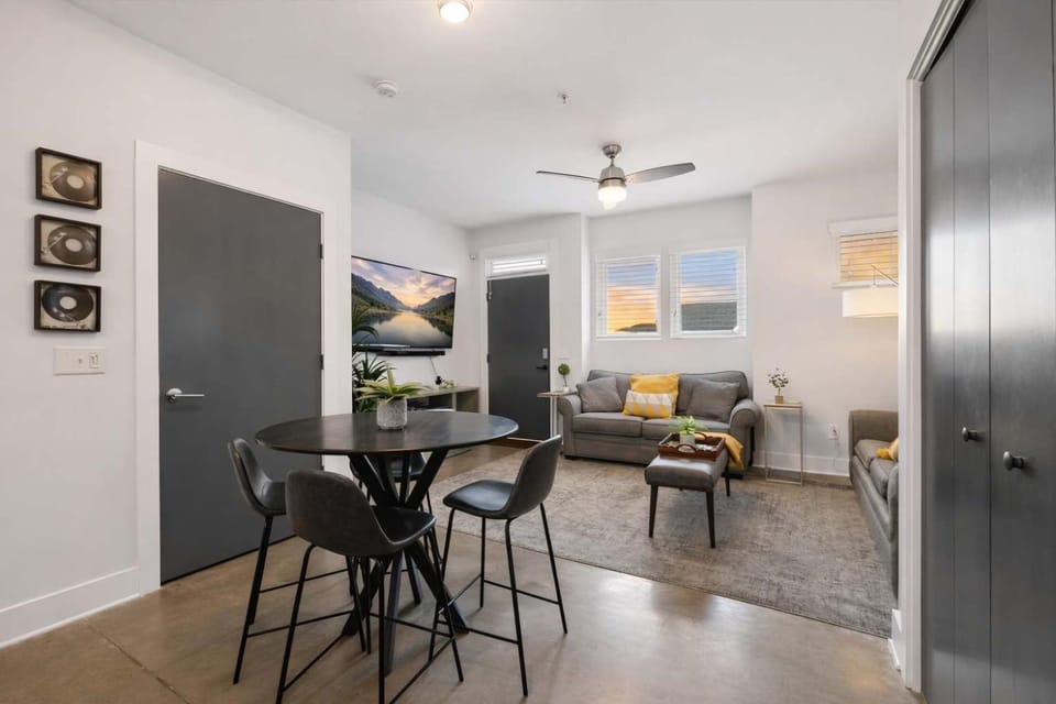 Modern 3-Story Townhome w Rooftop & City Views House in East Nashville