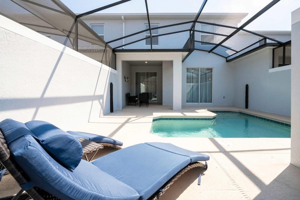 Day, Pool view, Swimming pool, sunbed