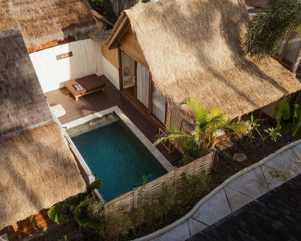 Property building, Day, Garden, Garden view, Pool view, Swimming pool