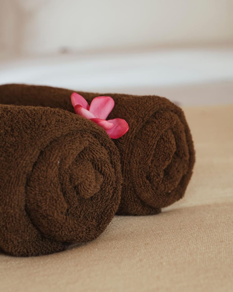 Toilet, towels