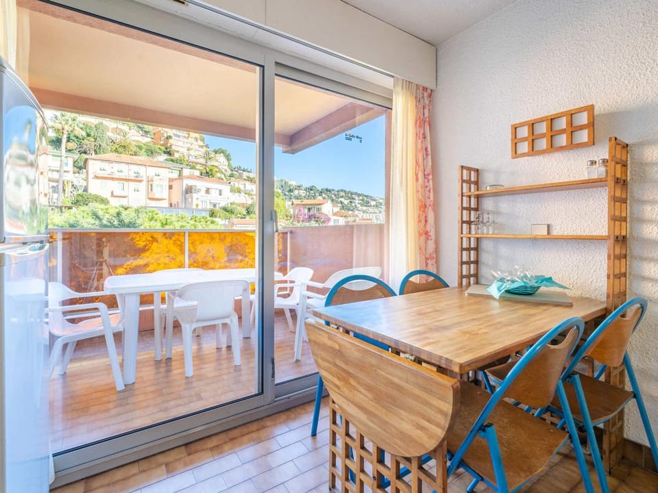Appartement 8 personnes, vue mer et Wi-Fi - FR-1-827-24 Apartment in Roquebrune-Cap-Martin