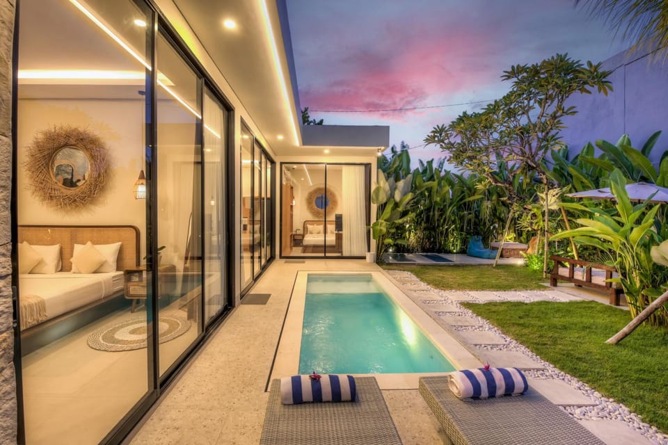 Swimming pool, Swimming pool