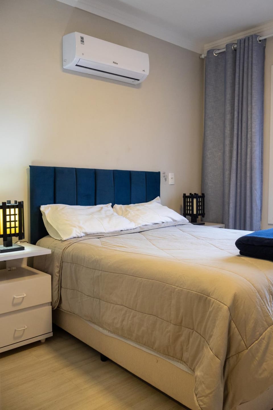 Bed, Photo of the whole room, Bedroom, air conditioner