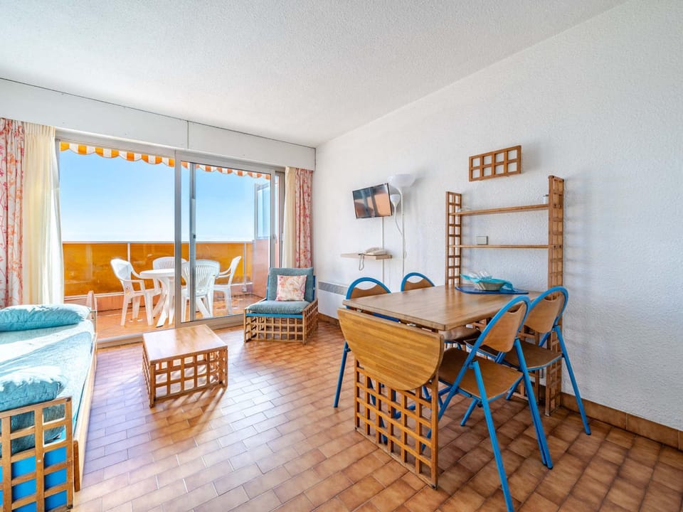 Studio accueillant pour 4, terrasse vue mer, Wi-Fi inclus - FR-1-827-52 Apartment in Roquebrune-Cap-Martin