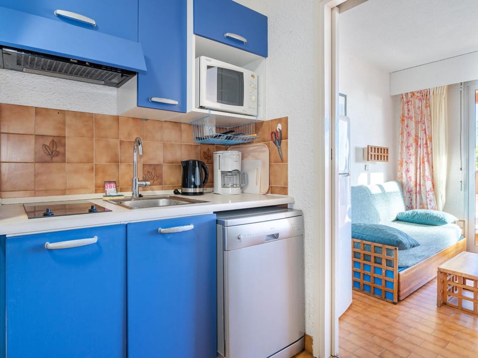 Studio cosy pour 4 à Roquebrune-Cap-Martin avec Wi-Fi - FR-1-827-76 Apartment in Roquebrune-Cap-Martin