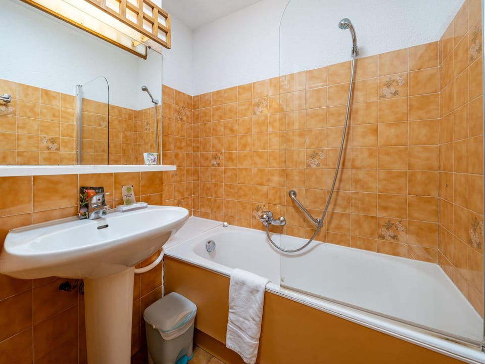 Appartement 6 pers, terrasse, Wi-Fi inclus - FR-1-827-65 Apartment in Roquebrune-Cap-Martin