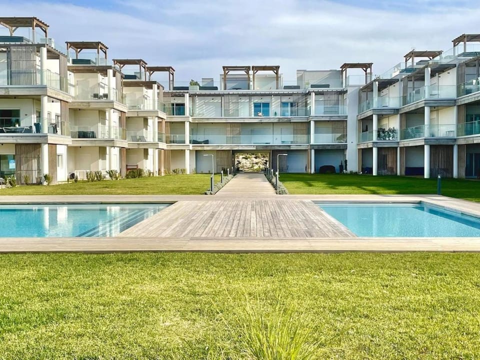 Property building, Garden, Garden view, Swimming pool