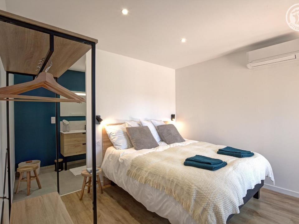 Gîte de charme moderne, 5 suites privées, spa et jardin - FR-1-496-355 House in Auvergne-Rhône-Alpes