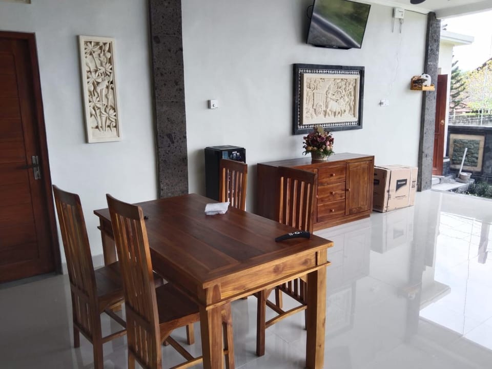 Communal lounge/ TV room, Dining area