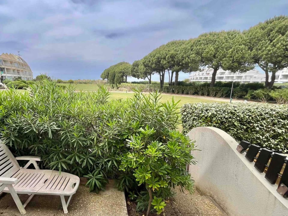 Appartement 4 personnes en bord de plage avec jardin privatif à Port Camargue - FR-1-716-87 Apartment in Le Grau-du-Roi
