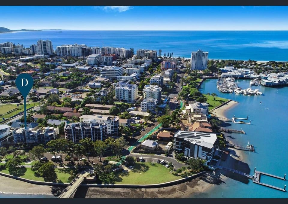 Property building, Day, Neighbourhood, Natural landscape, Bird's eye view, Sea view