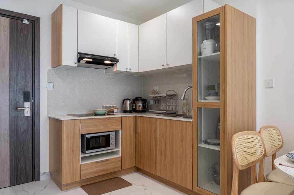 Kitchen or kitchenette, Kitchen or kitchenette, Dining area, stove