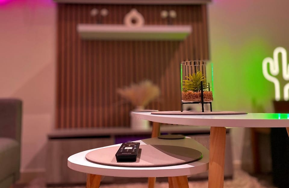 Chic, Central Haven, Games, Balcony Zen, 2BR Apartment in Sheffield