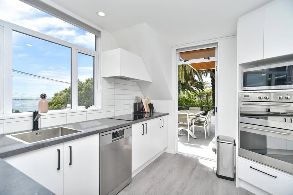 Natural landscape, Kitchen or kitchenette, Dining area, dishwasher, oven, stove