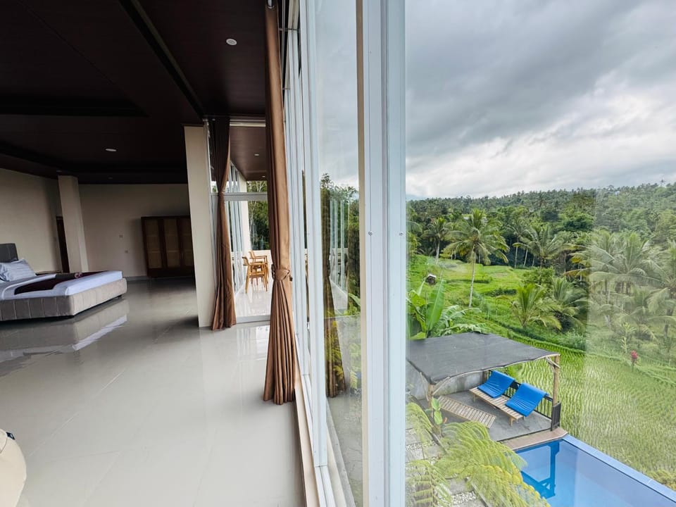 View (from property/room), Bedroom, Mountain view, Pool view, room service