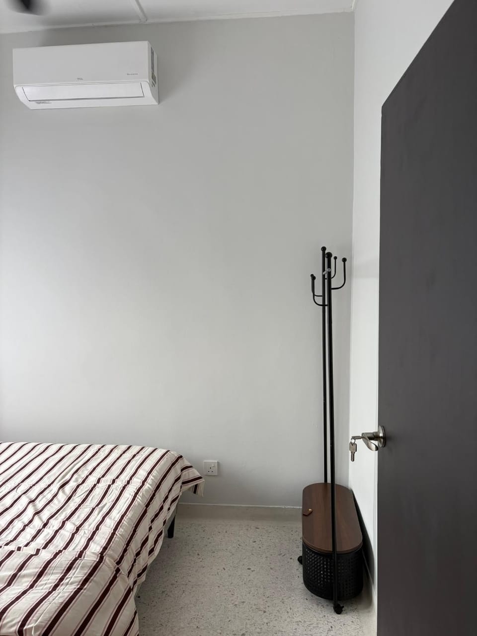 Bed, Photo of the whole room, Bedroom, air conditioner