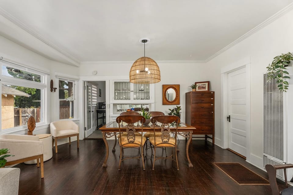 Living room, Dining area