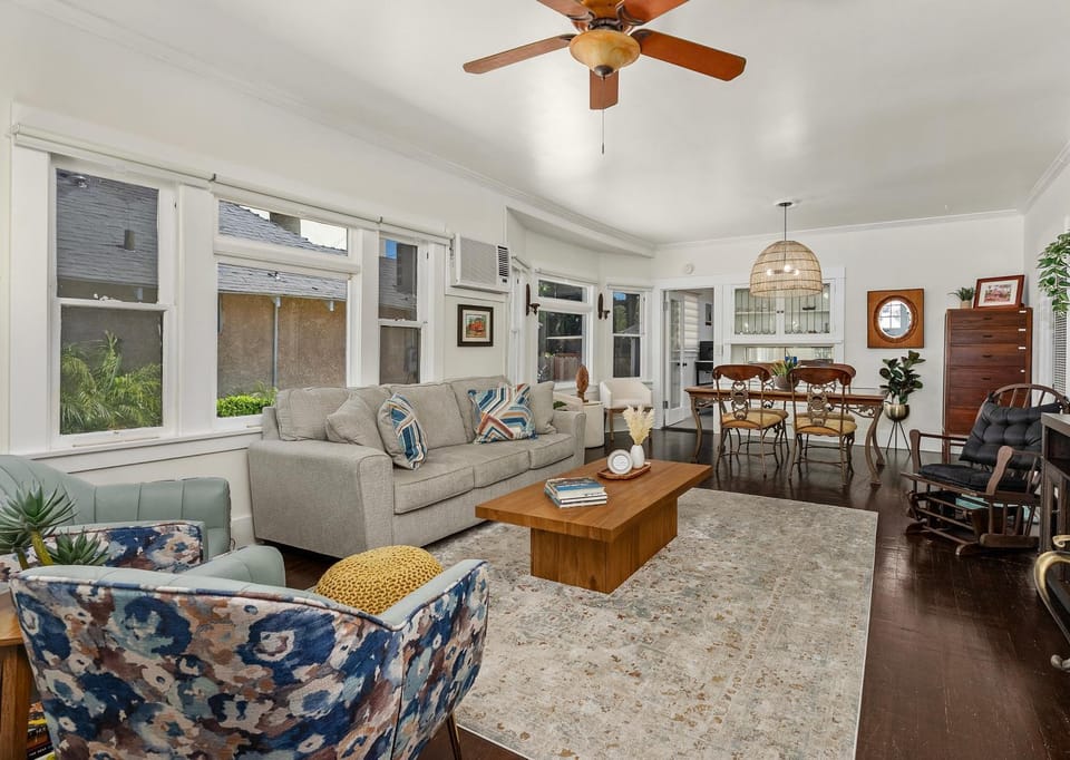 Living room, Seating area, fireplace