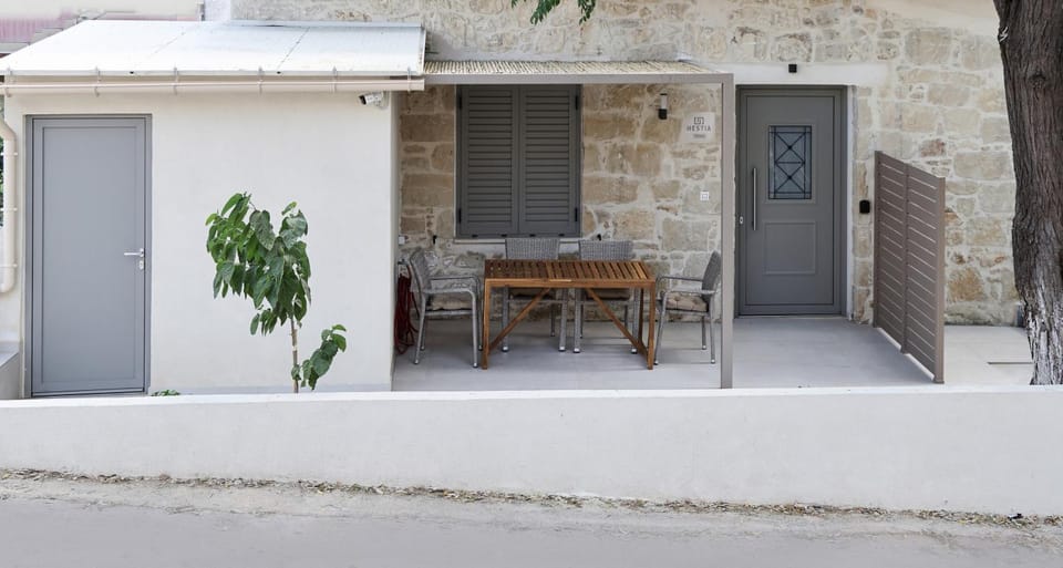 Property building, Facade/entrance, Neighbourhood, Garden, View (from property/room), Dining area, Logo/Certificate/Sign, City view, Garden view, Garden view, Landmark view, Mountain view, Street view, Location, Quiet street view, Inner courtyard view, acessibility