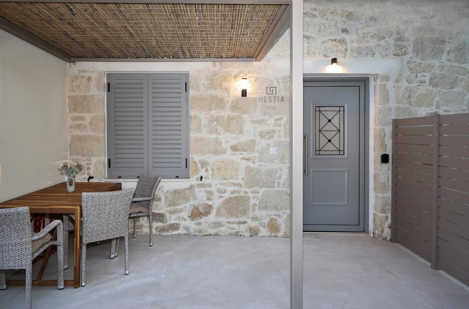 Property building, Patio, Patio, Facade/entrance, Summer, View (from property/room), View (from property/room), Balcony/Terrace, Dining area, City view, City view, Garden view, Garden view, Landmark view, Street view, Street view, Location, Quiet street view, Inner courtyard view, acessibility