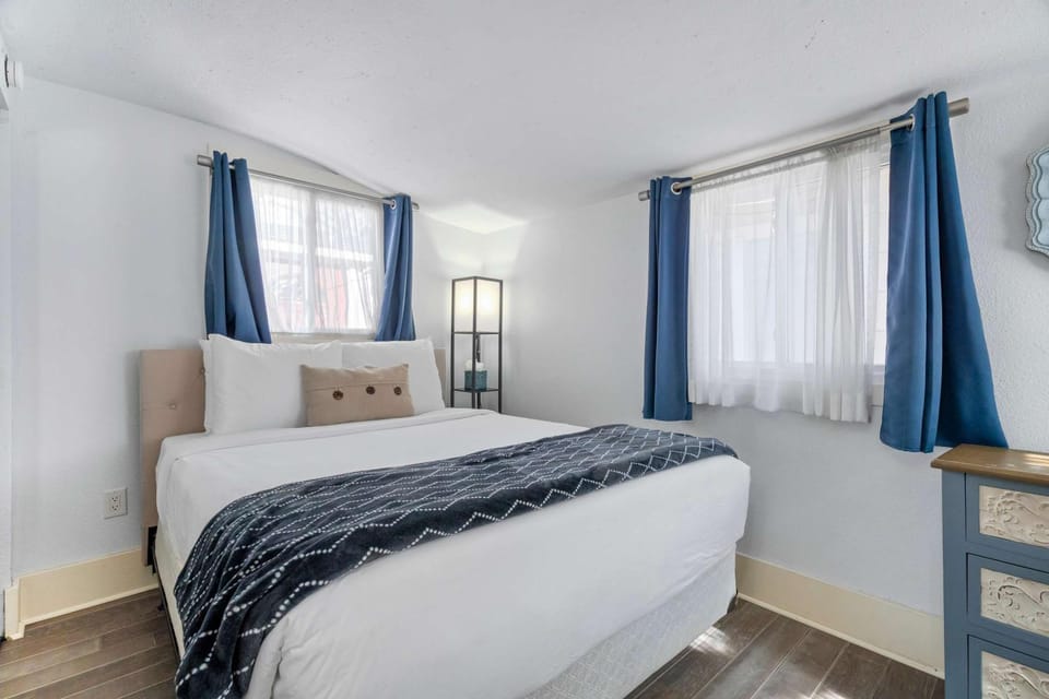Uintah Cottages Urban Mountain Charm Dog-Friendly House in Colorado Springs
