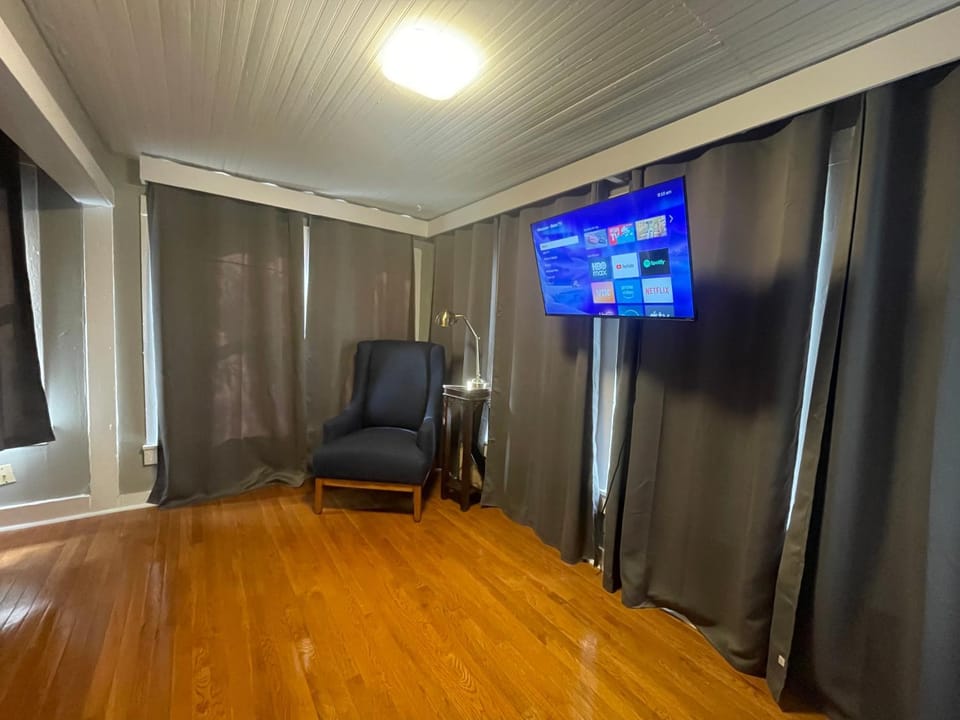 TV and multimedia, Seating area