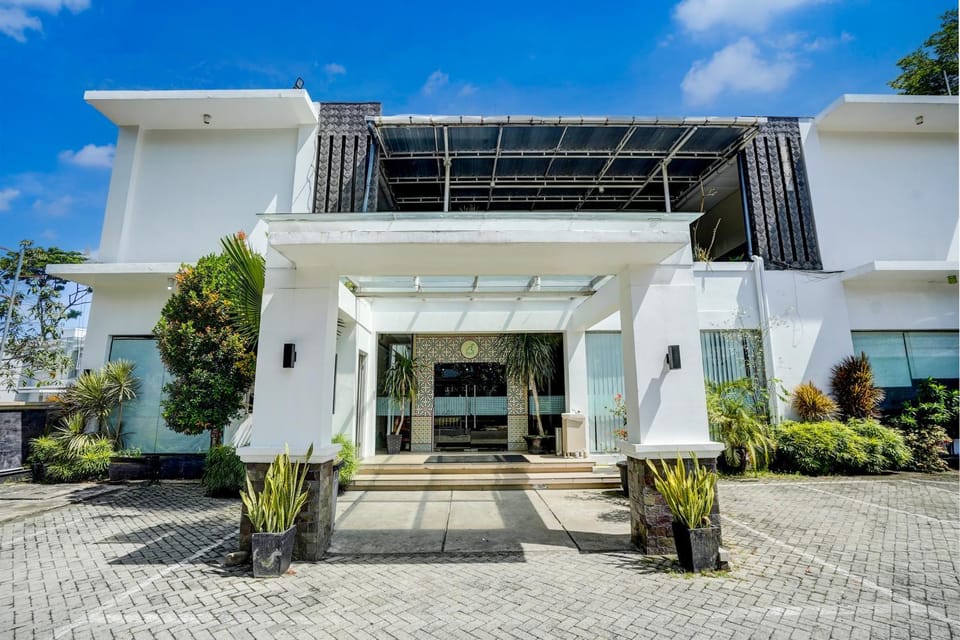 Facade/entrance