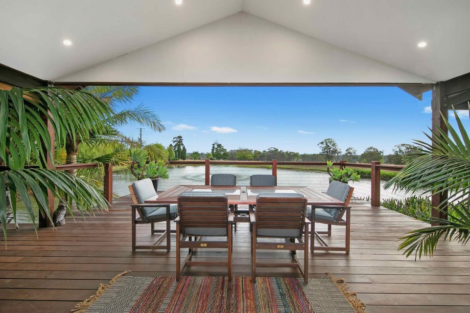 Lilies Lakeside Spa Villa - 2 Bedroom Villa in Keinbah