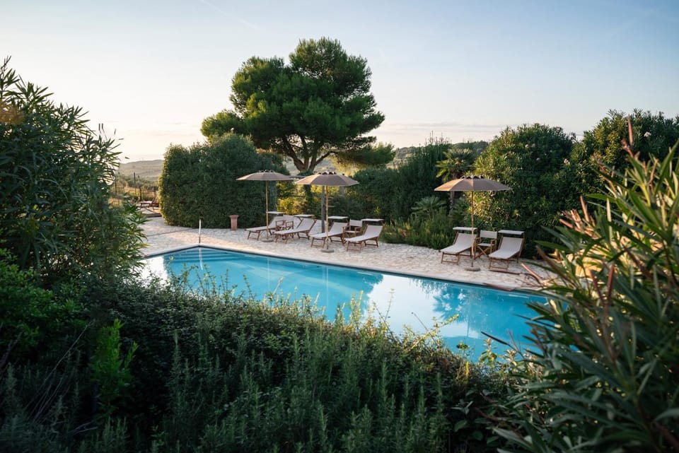 Swimming pool, sunbed
