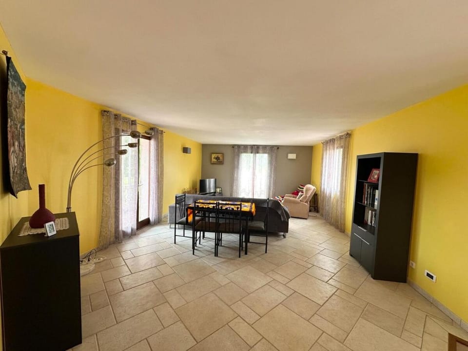 Villa pour 8 avec clim et parking proche de la mer House in Lunel