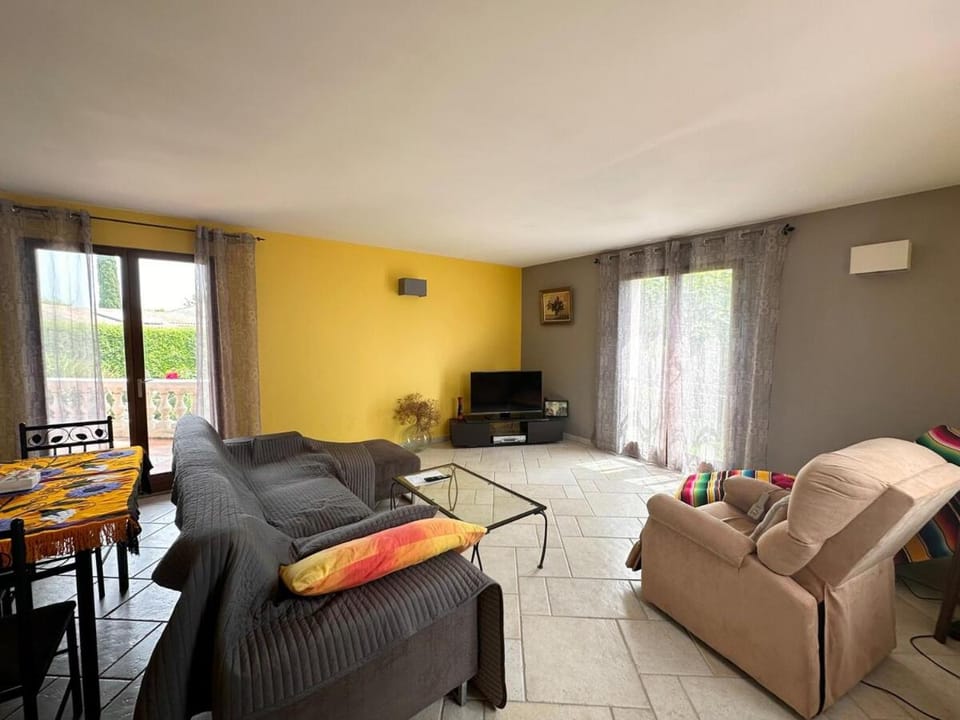 Villa pour 8 avec clim et parking proche de la mer House in Lunel