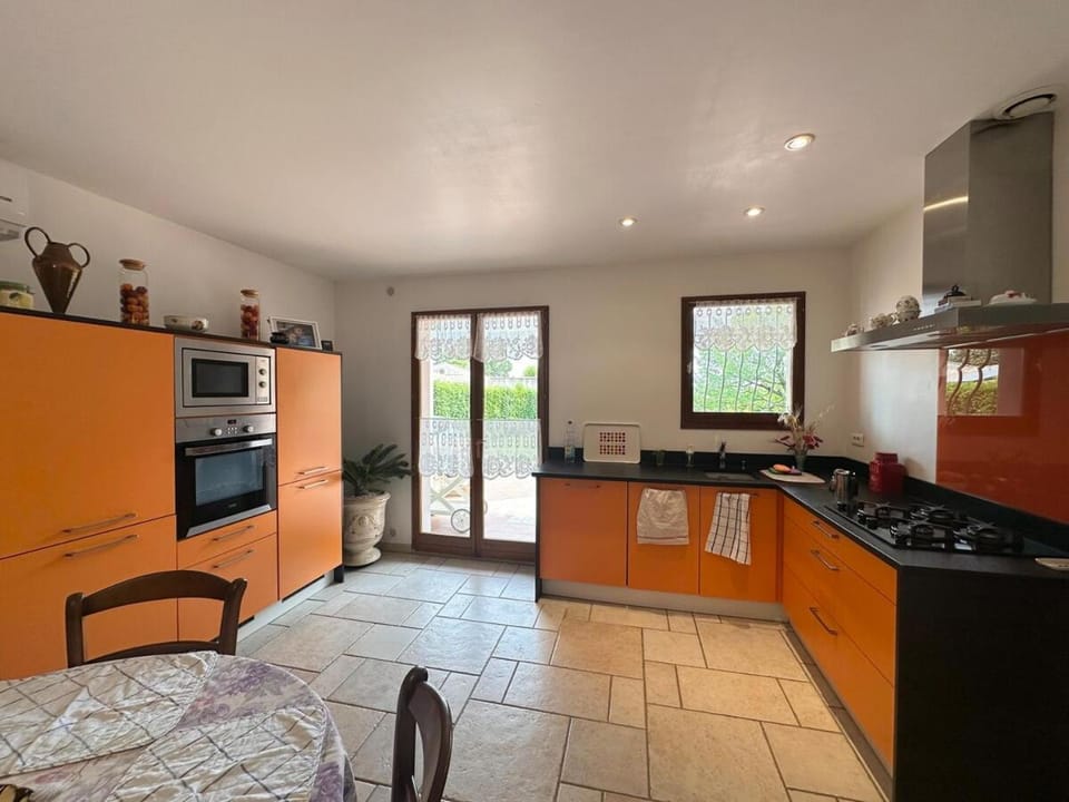 Villa pour 8 avec clim et parking proche de la mer House in Lunel