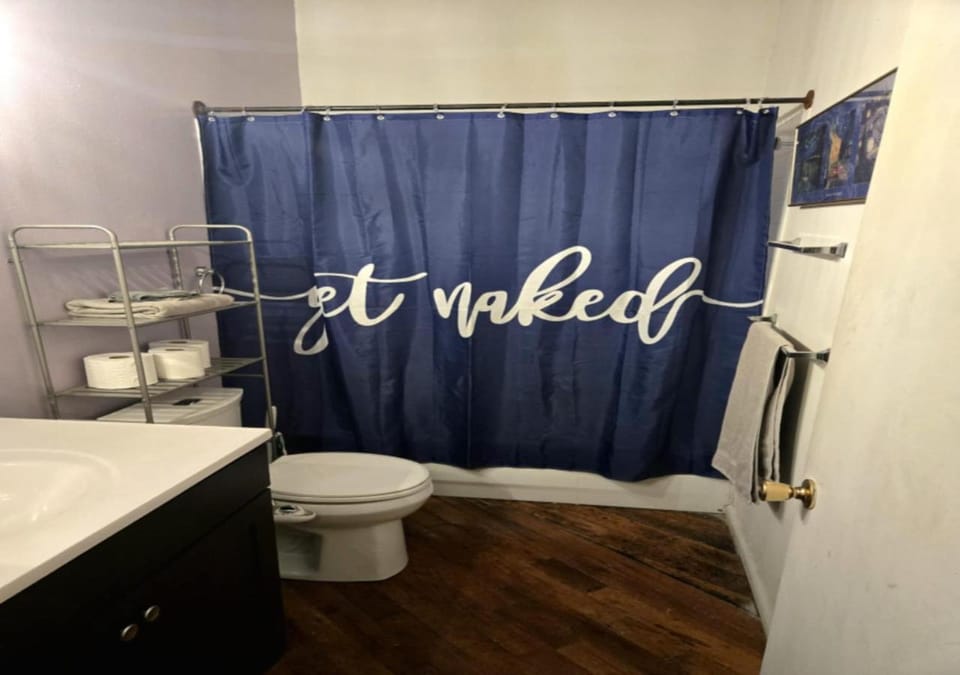 Shower, Toilet, Bathroom, Bath, towels