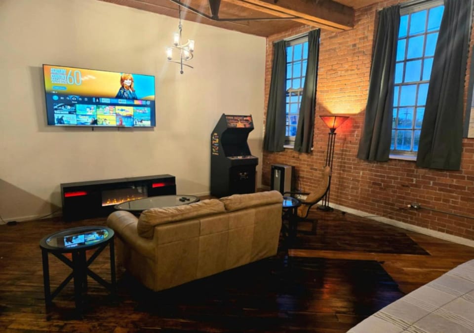 Game Room, TV and multimedia, Living room, Seating area, Entertainment, fireplace
